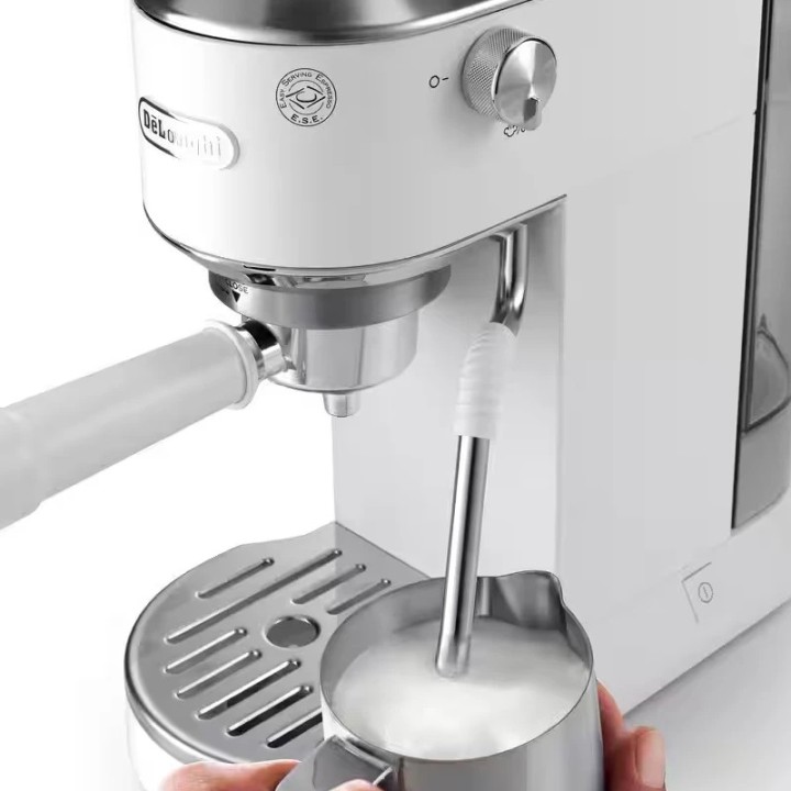 DeLonghi aparat za kafu EC890.M