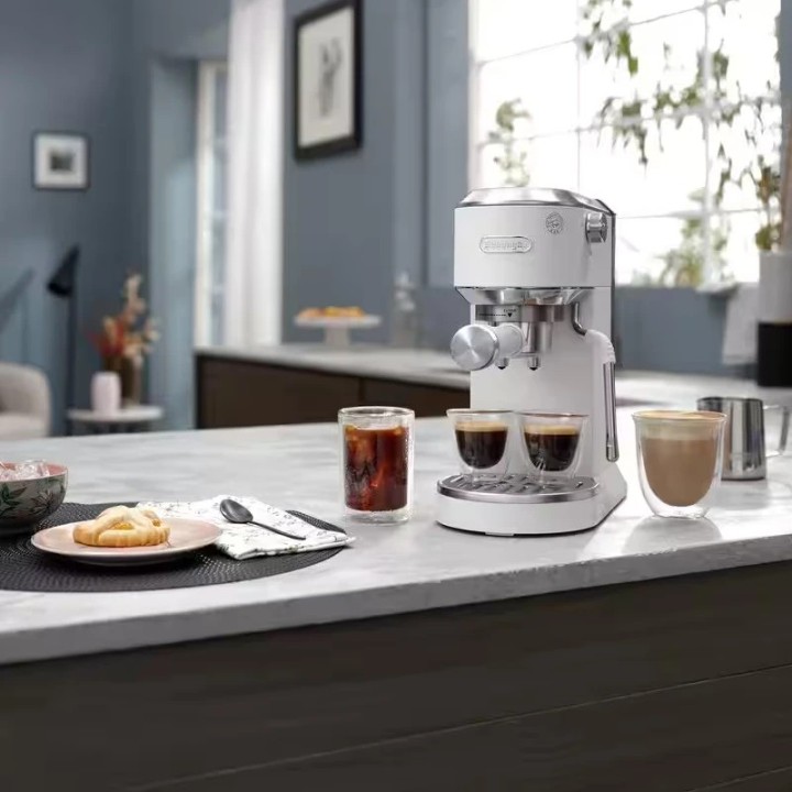 DeLonghi aparat za kafu EC890.M