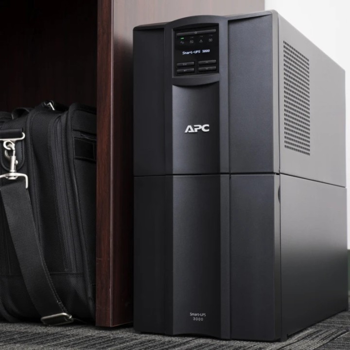 APC UPS SMT3000IC 3.000VA/2.700W, Tower, Line Int.