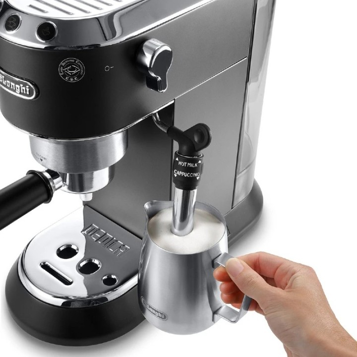 De’Longhi Dedica EC685– espresso aparat za kafu, crni