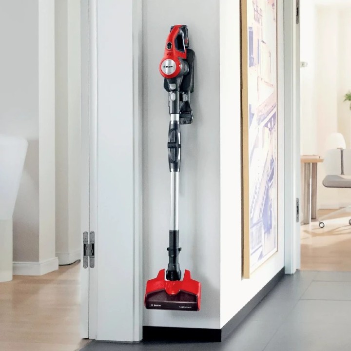 Bosch štapni usisivač BBS711ANM